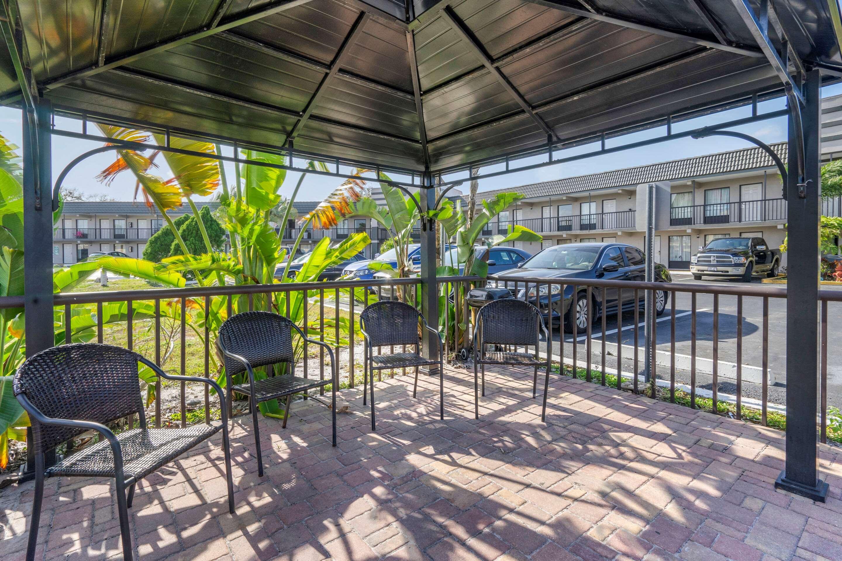 Rodeway Inn Clearwater-Dunedin Ngoại thất bức ảnh