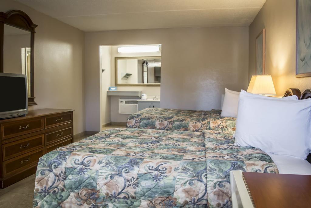 Rodeway Inn Clearwater-Dunedin Ngoại thất bức ảnh