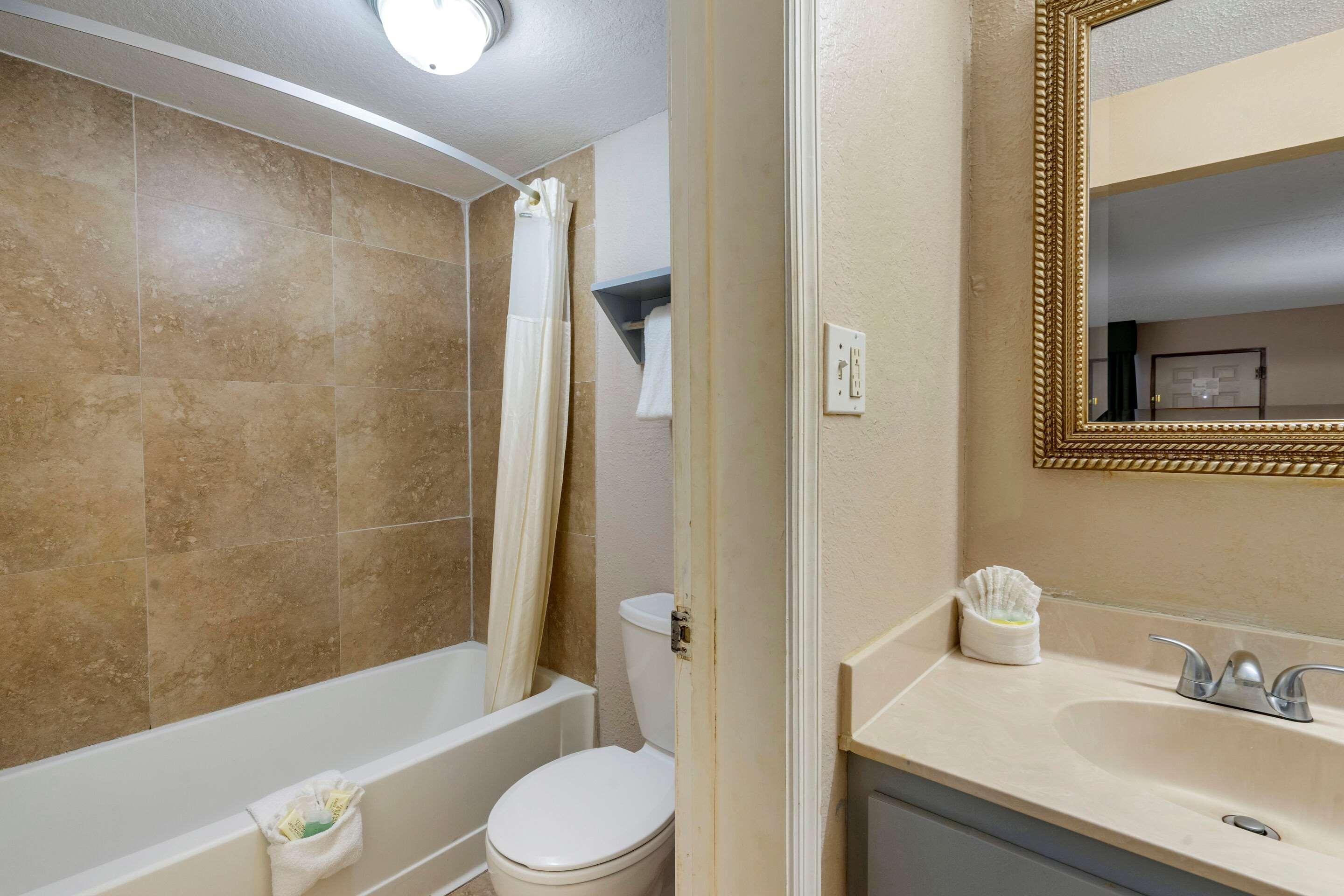 Rodeway Inn Clearwater-Dunedin Ngoại thất bức ảnh