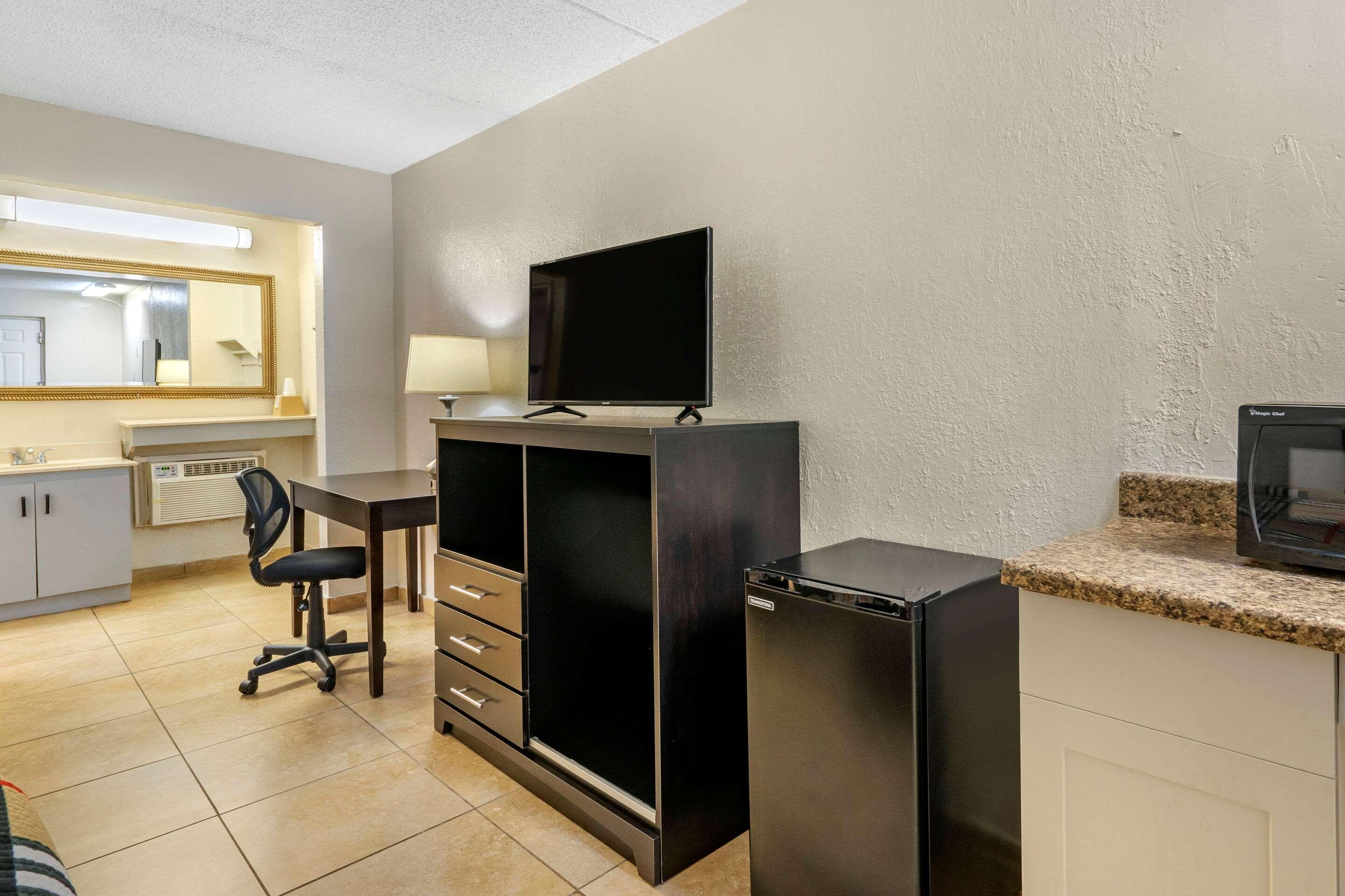 Rodeway Inn Clearwater-Dunedin Ngoại thất bức ảnh